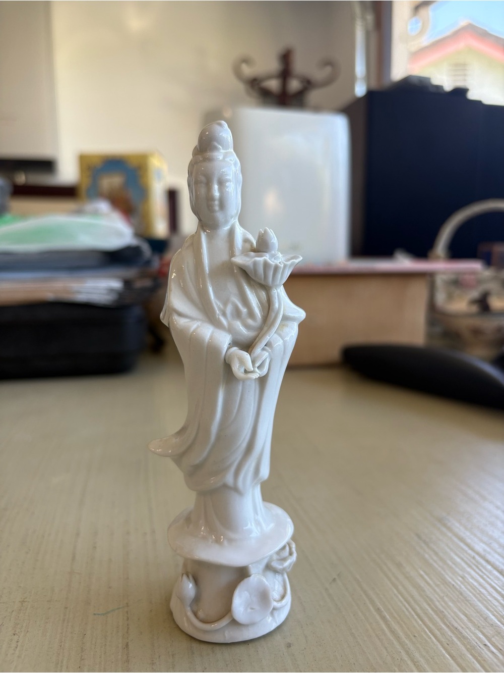 Antique White Ceramic Guanyin Figurine Decorative Sculpture